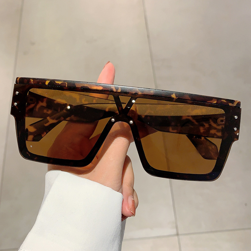 Title 3, Street Shot Slimming Retro M Nail Sunglasses