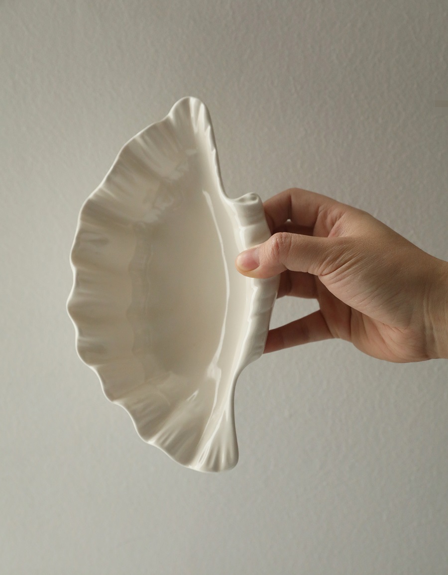 Title 3, Gentle Cream Color Three-dimensional Shell Retr...