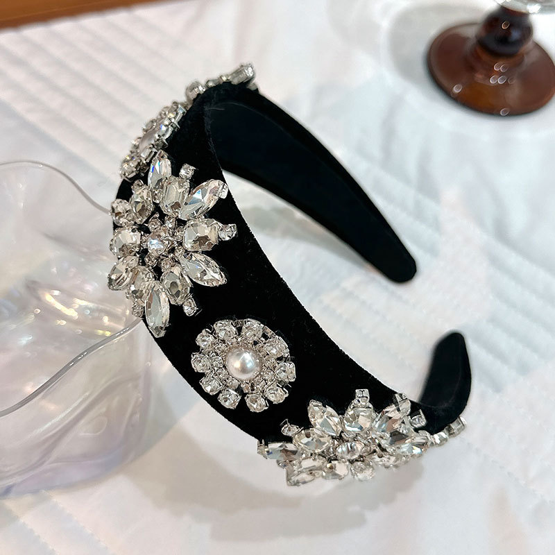 Retro Baroque Pearl Rhinestone Headband - Image 4