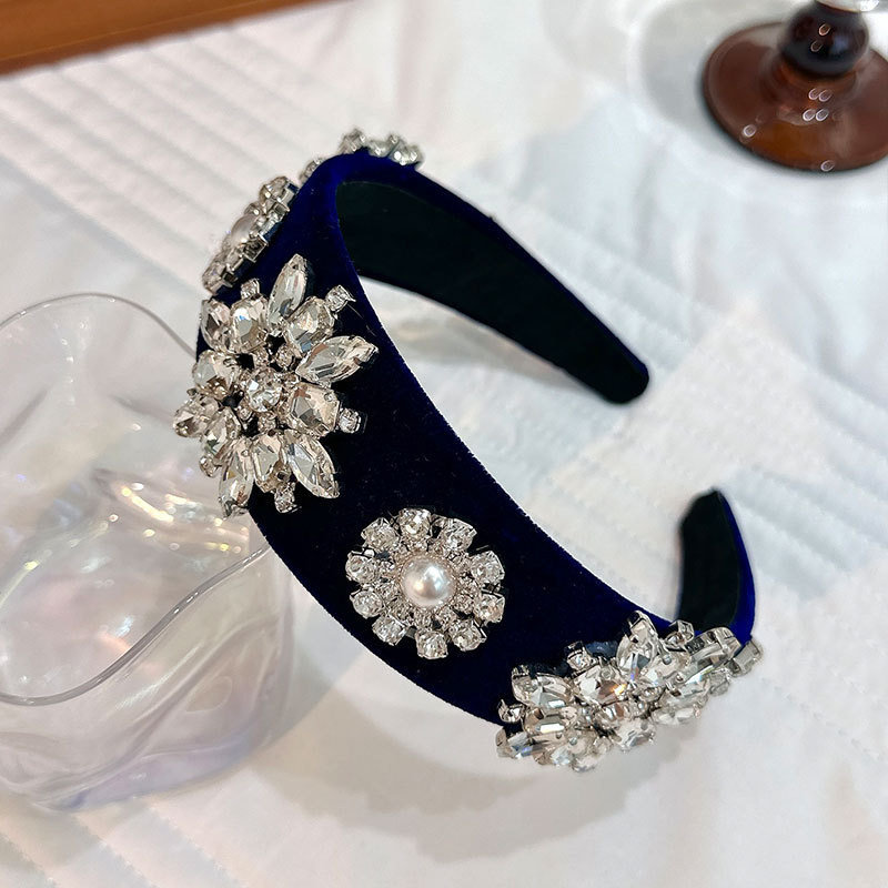 Retro Baroque Pearl Rhinestone Headband - Image 6
