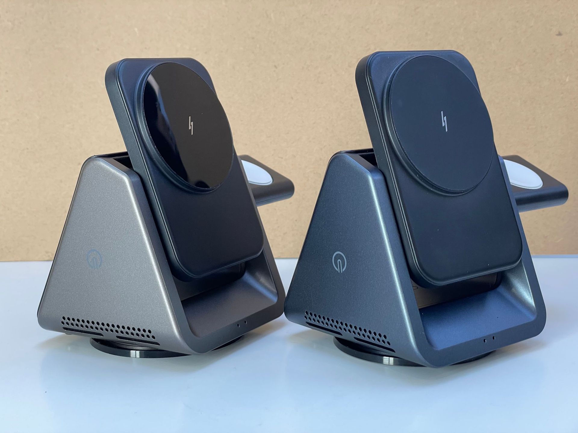 Three-in-one Wireless Fast Charger Magnetic Bracket Applicable Watch 15 Charging Set Headset 7