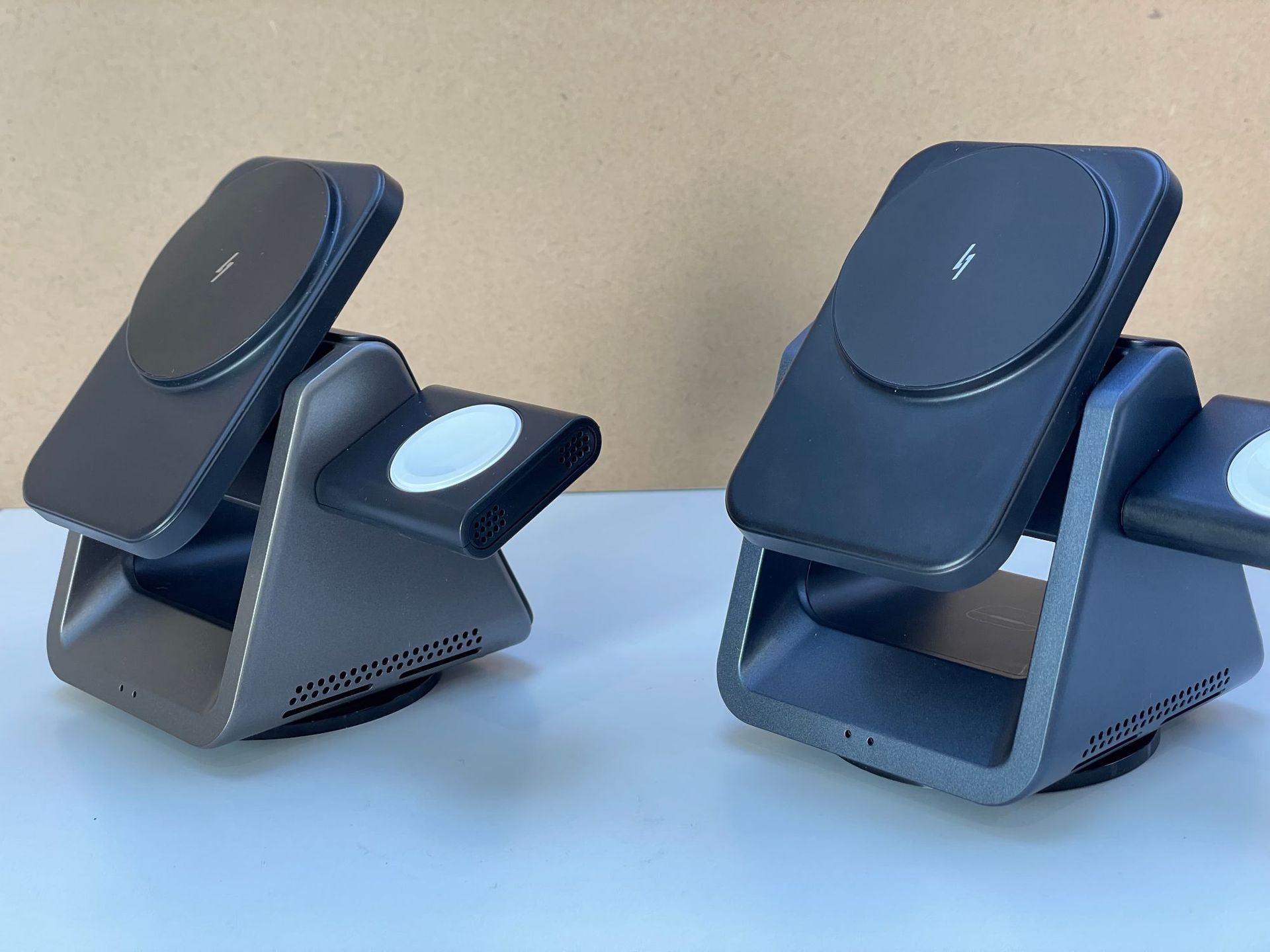 Three-in-one Wireless Fast Charger Magnetic Bracket Applicable Watch 15 Charging Set Headset 9