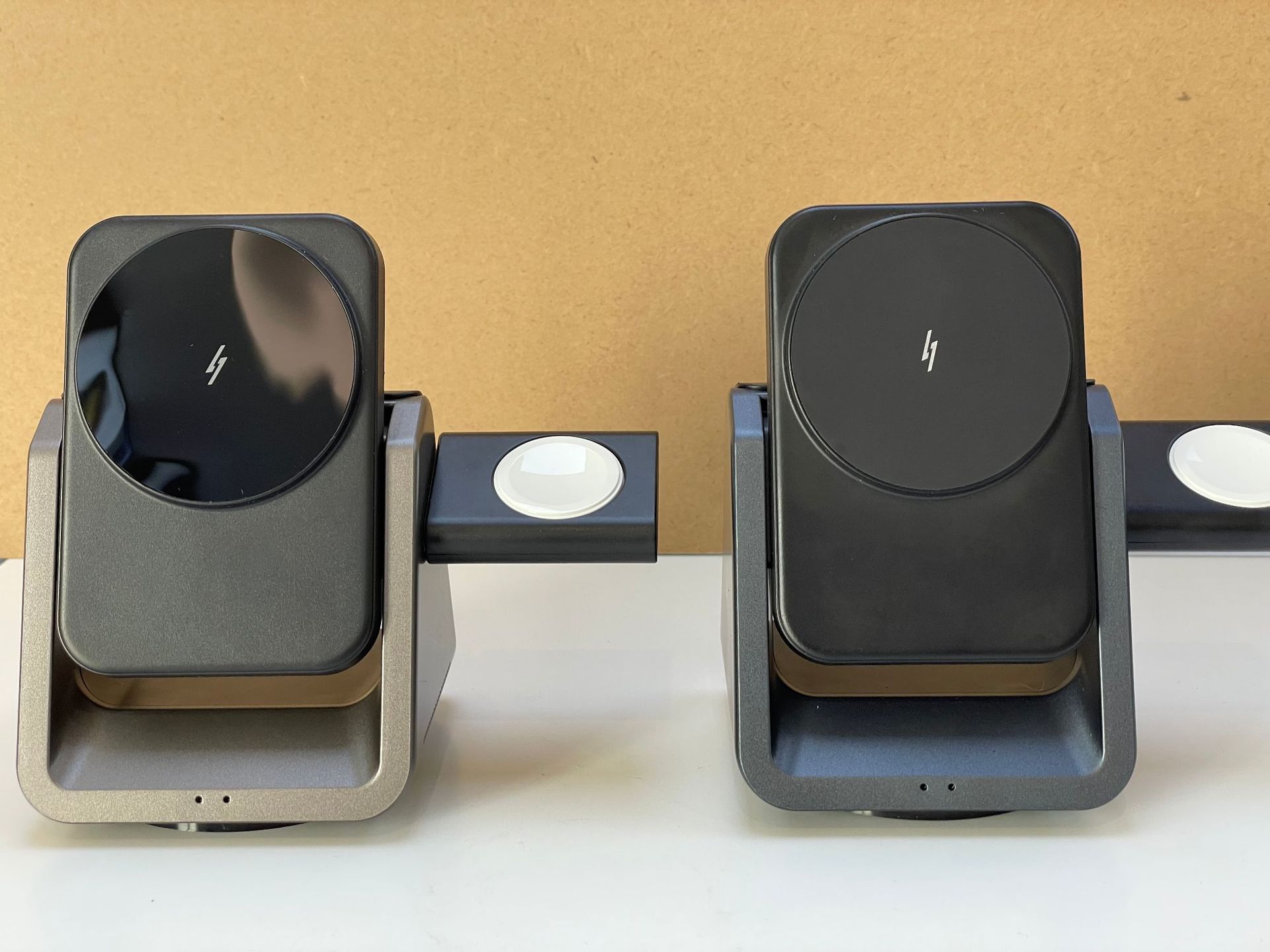 Three-in-one Wireless Fast Charger Magnetic Bracket Applicable Watch 15 Charging Set Headset 10