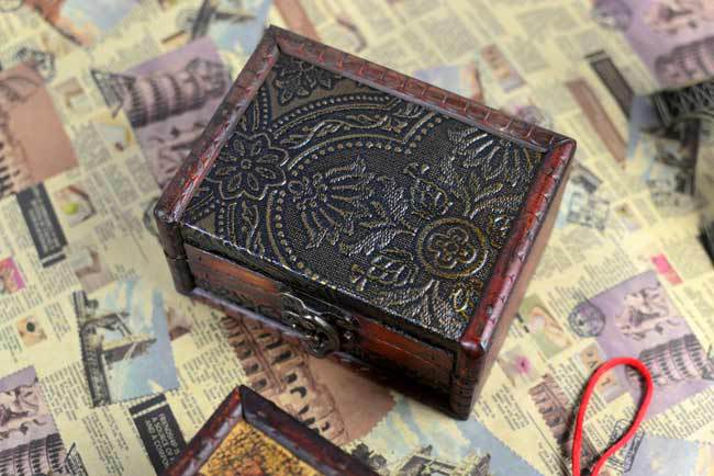 Title 5, European style antique desktop storage box