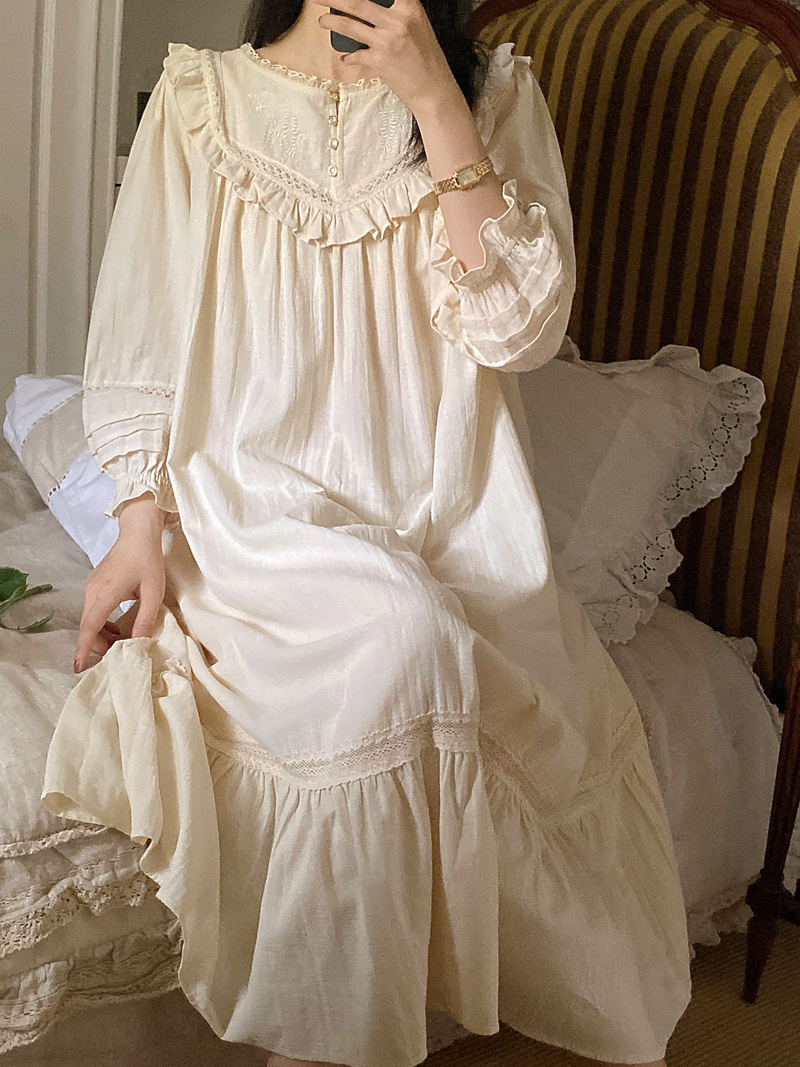 Title 18, Vintage Court Style Nightdress Long Princess Style