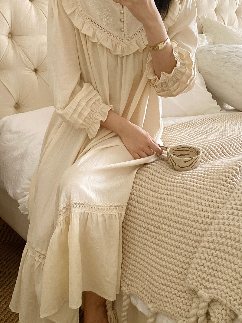 Title 19, Vintage Court Style Nightdress Long Princess Style