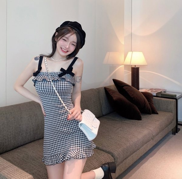 Women's Fashion Temperament Black And White Plaid Bow Suspenders Dress
