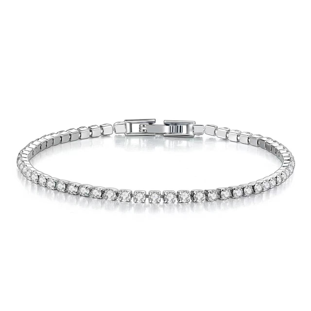 Explore classic and modern Tiffany bracelets for every occasion. Discover diamond bracelets, charm bracelets and stackable bangles in silver and 18k gold.