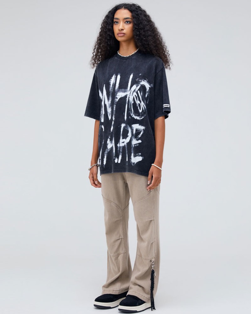 Title 12, T-shirt a maniche corte con lettere dipinte a m...