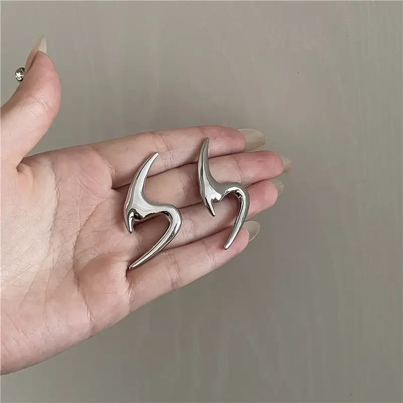 Geometric Metal Blade Design Gender-free Simple Earrings