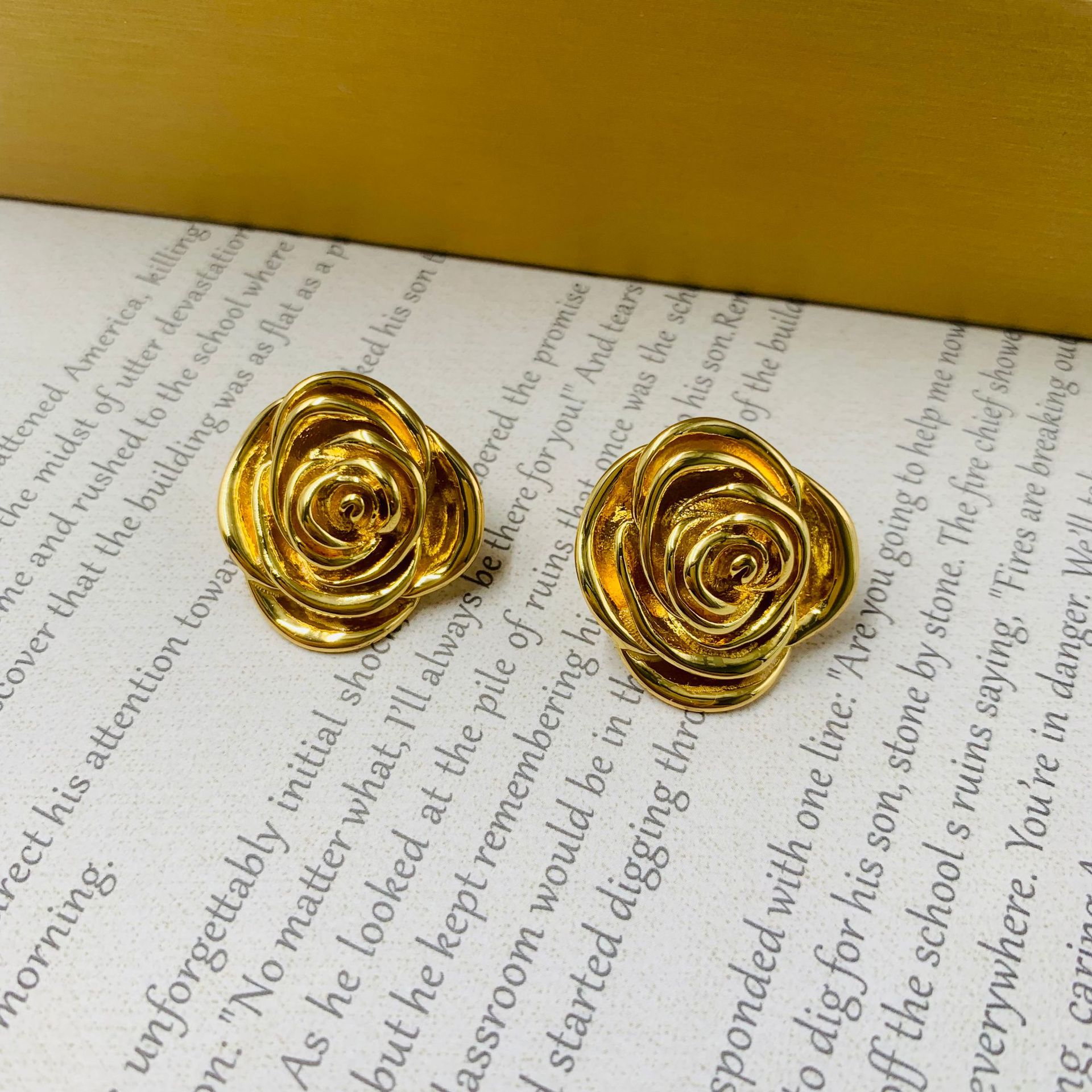 Women's Rose Flower Elegant Necklace
