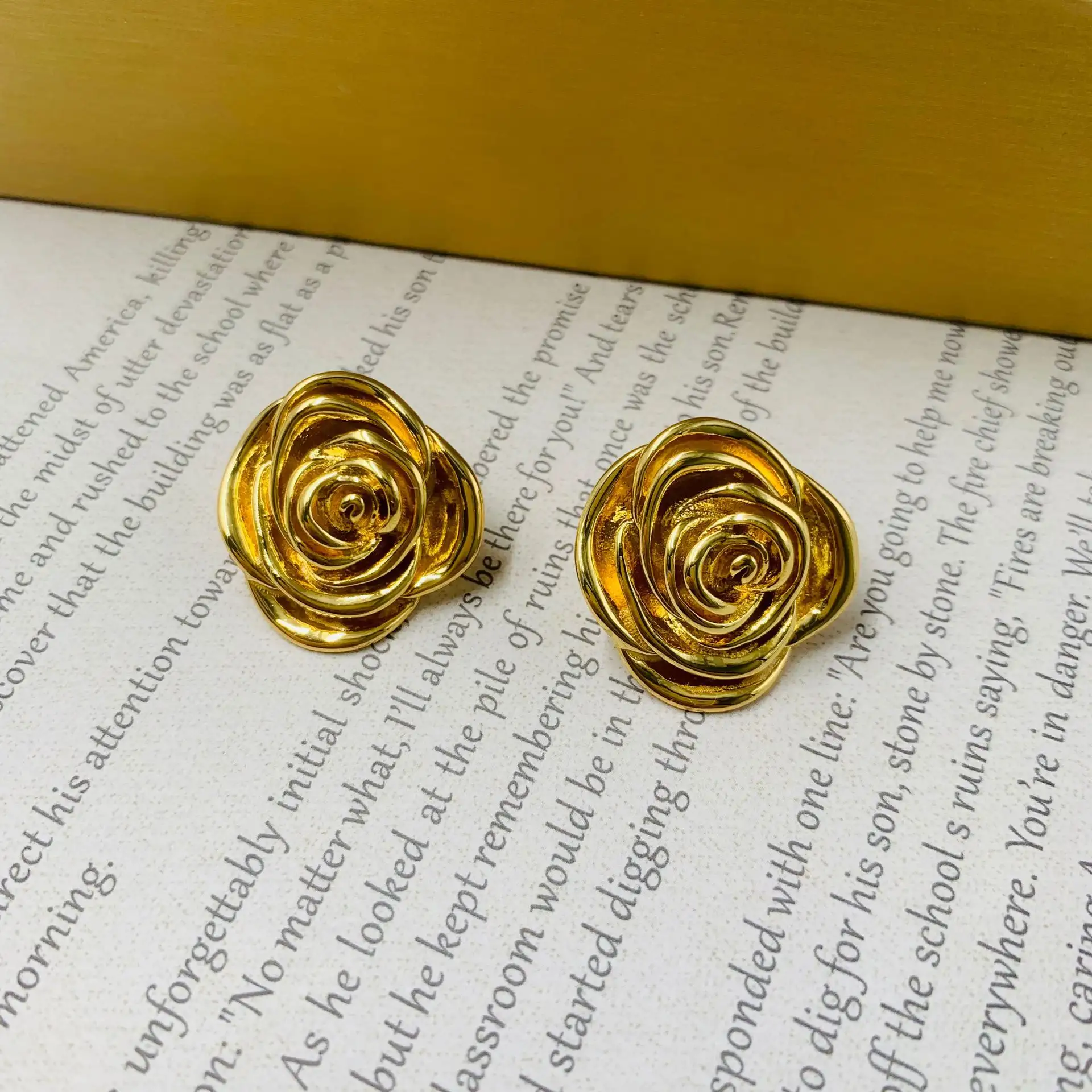 Women's Rose Flower Elegant Necklace