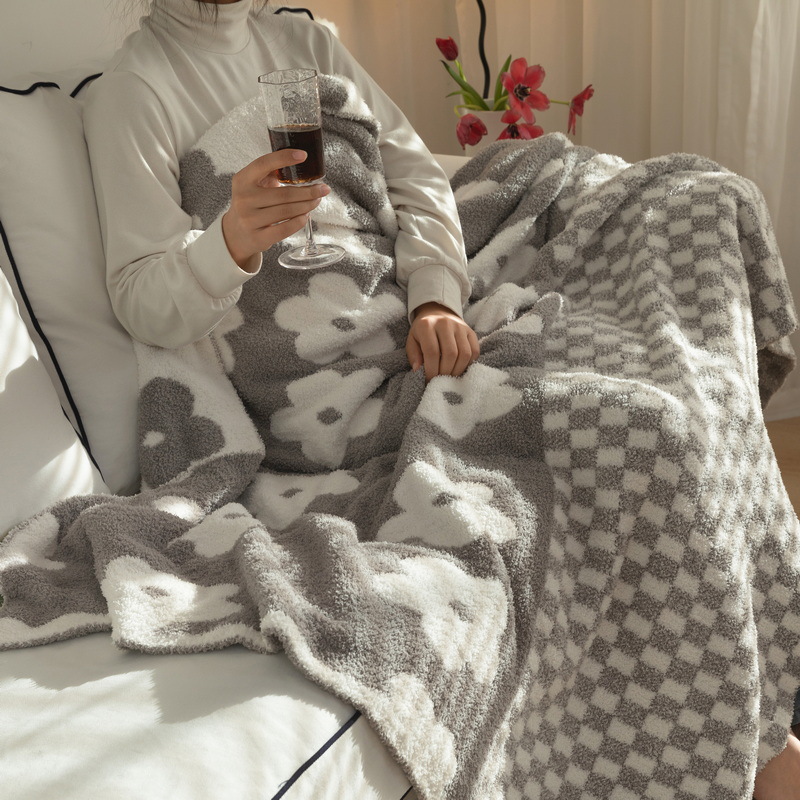 2402180752570321600 - Comfortable Warm Thickened Casual Plaid Blanket