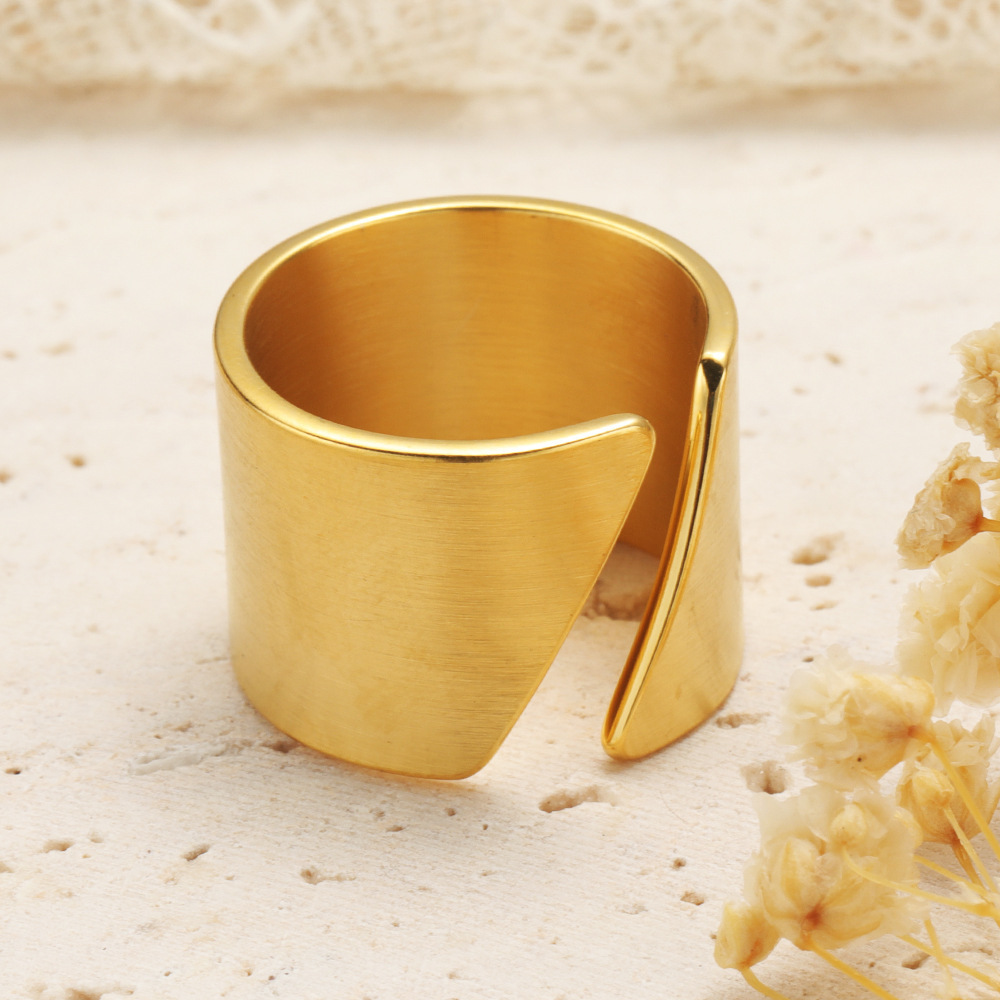 Retro Temperament Oblique Pattern Ring