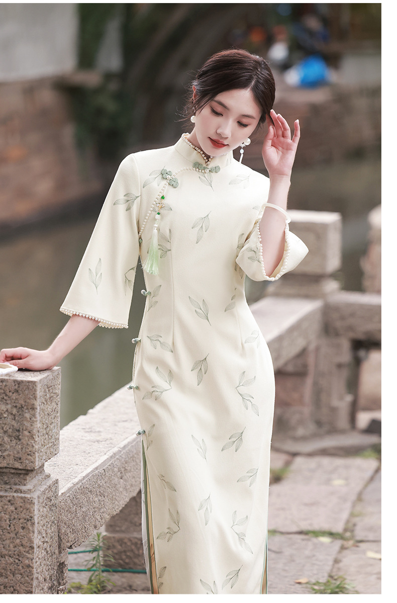 Lace Bell-Sleeve Cheongsam Dress, picture 4 of 9