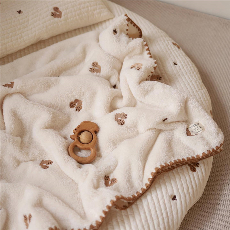 2403101200020328700 - Baby Nap Embroidery Velvet Blanket