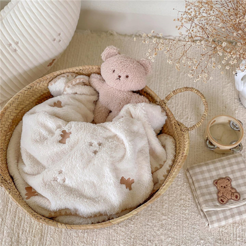 2403101200020329600 - Baby Nap Embroidery Velvet Blanket