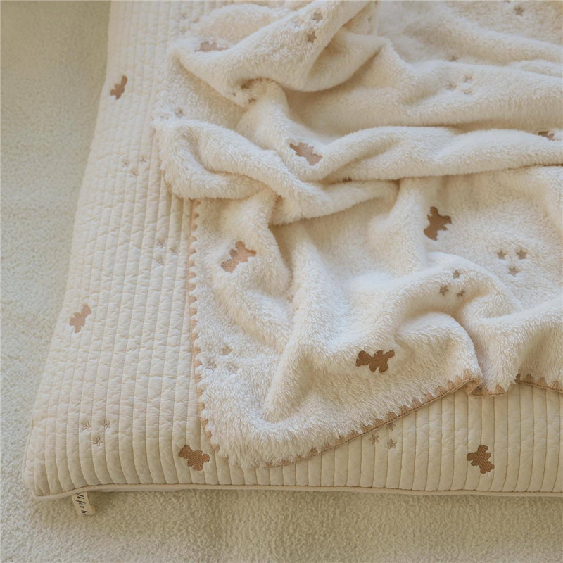 2403101200030320200 - Baby Nap Embroidery Velvet Blanket