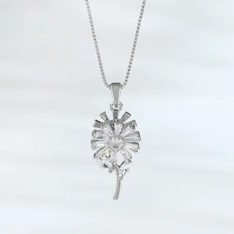 Rotating Little Necklace Female Niche