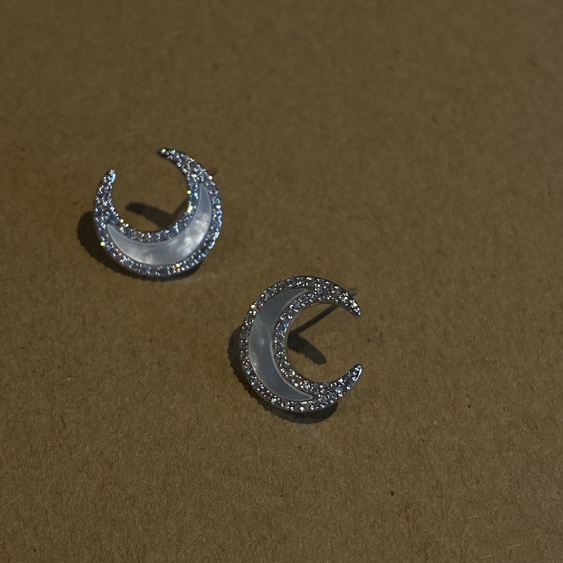 Moon Sea Diamond Shell Stud Earrings For Women