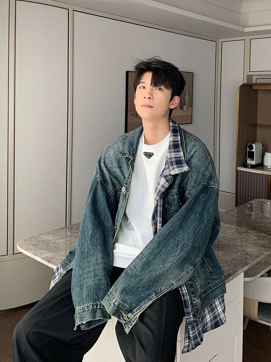Spring And Autumn Fake Two-piece Denim Coat For Men