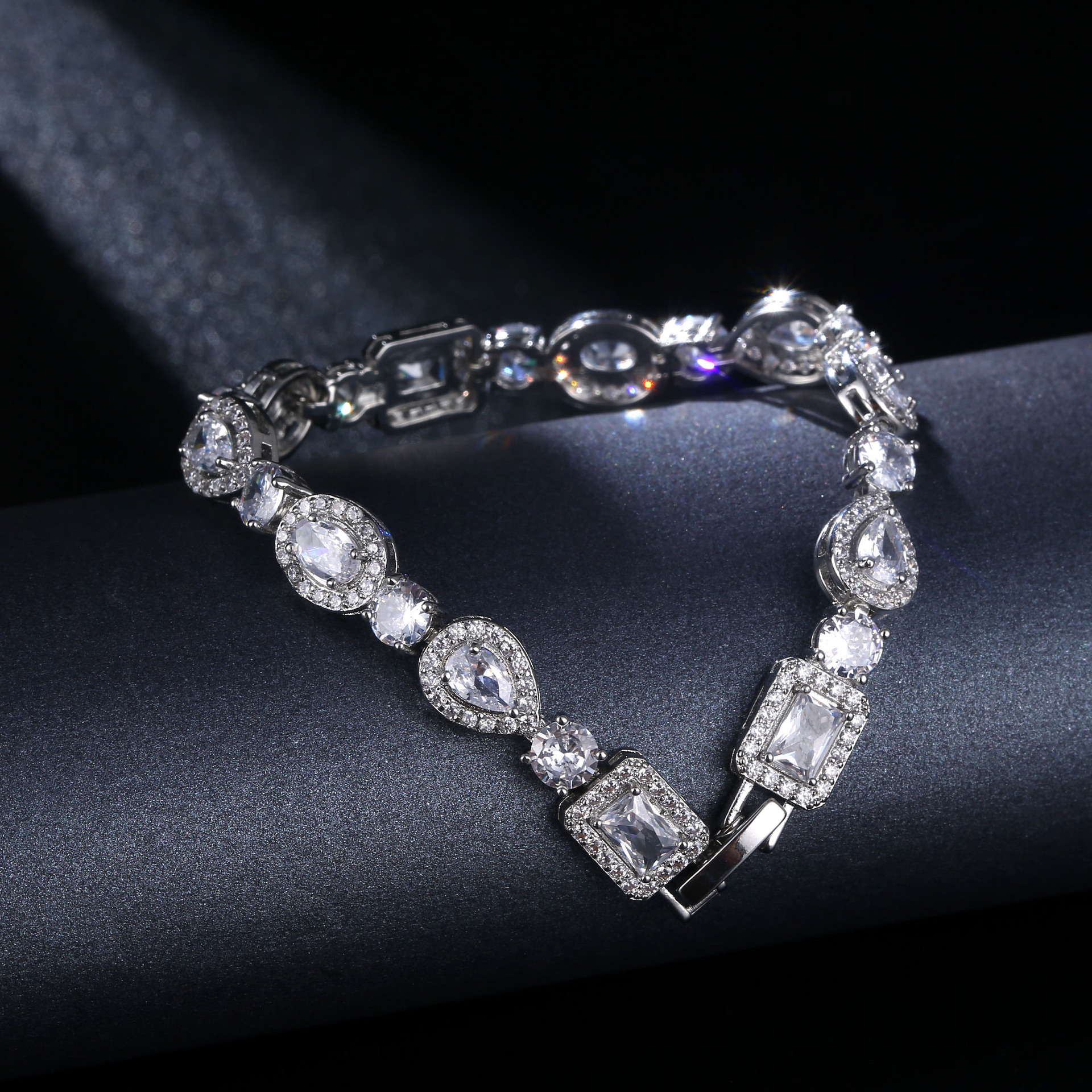 Title 2, Bracelet zircon goutte deau et œil de cheval m...