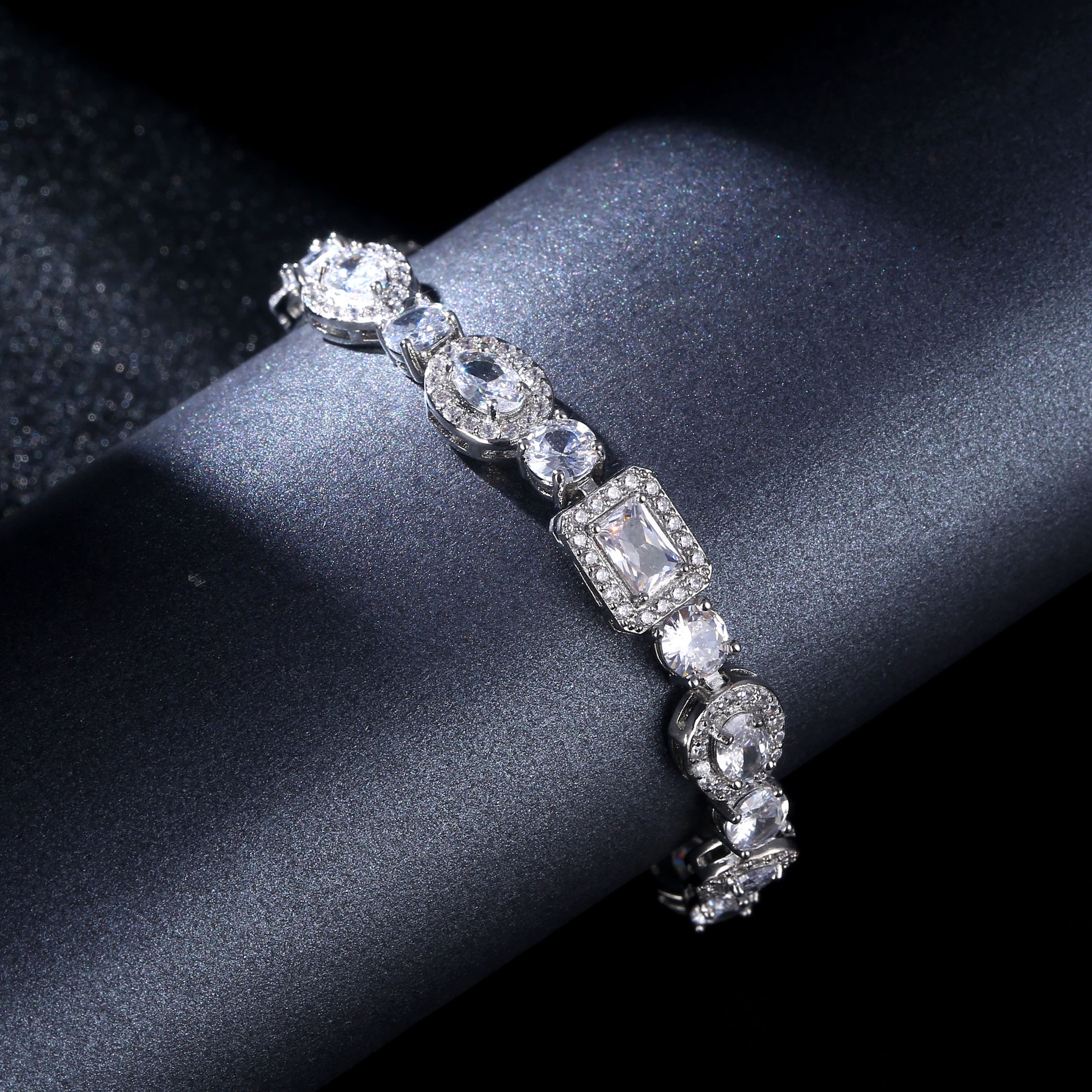 Title 3, Bracelet zircon goutte deau et œil de cheval m...