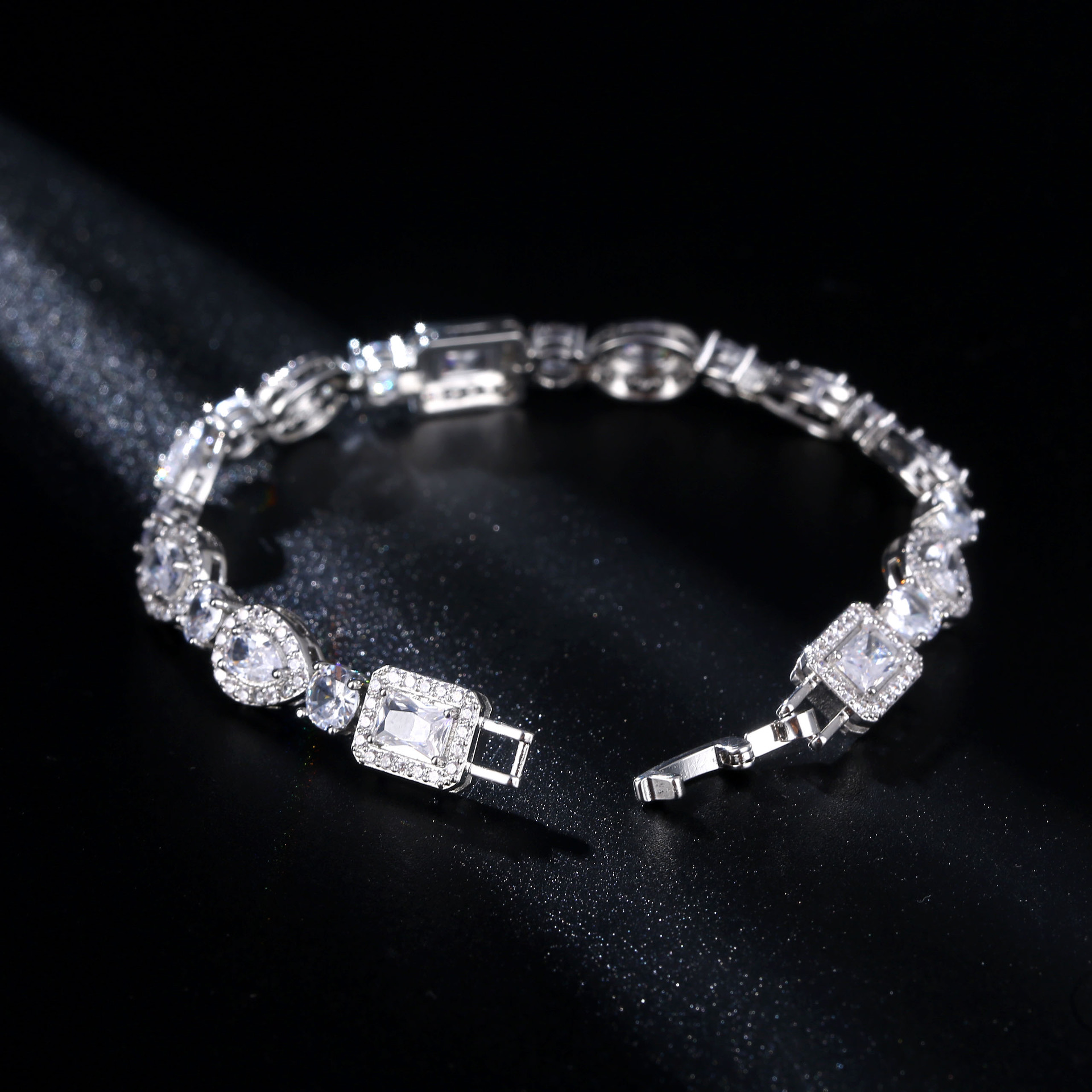 Title 5, Bracelet zircon goutte deau et œil de cheval m...