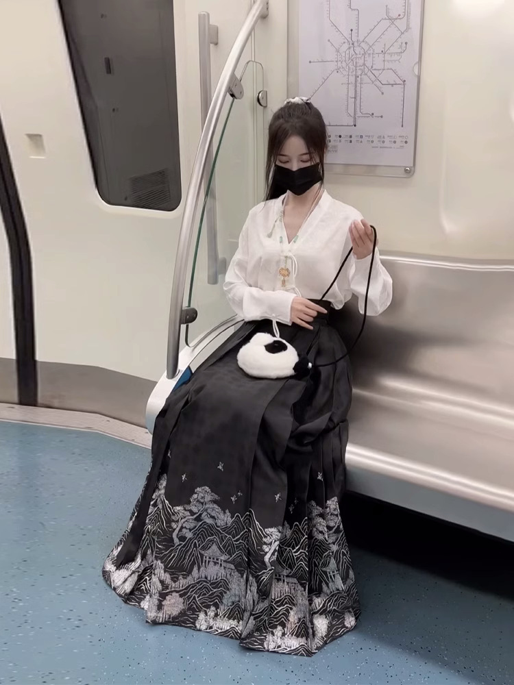 Women's Improved Top Horse-face Skirt Suit