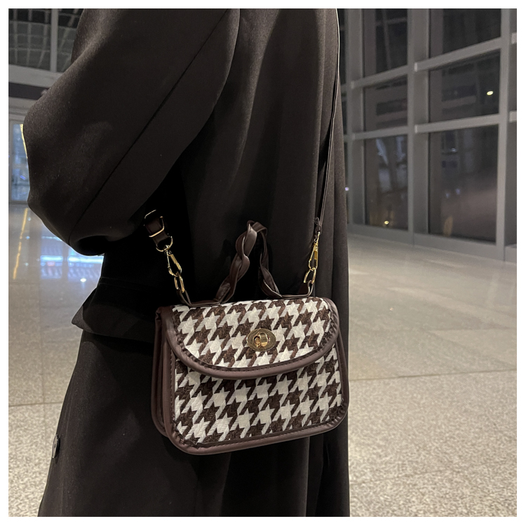 Title 4, Kleine en trendy checkerboard crossbody tas. Dr...