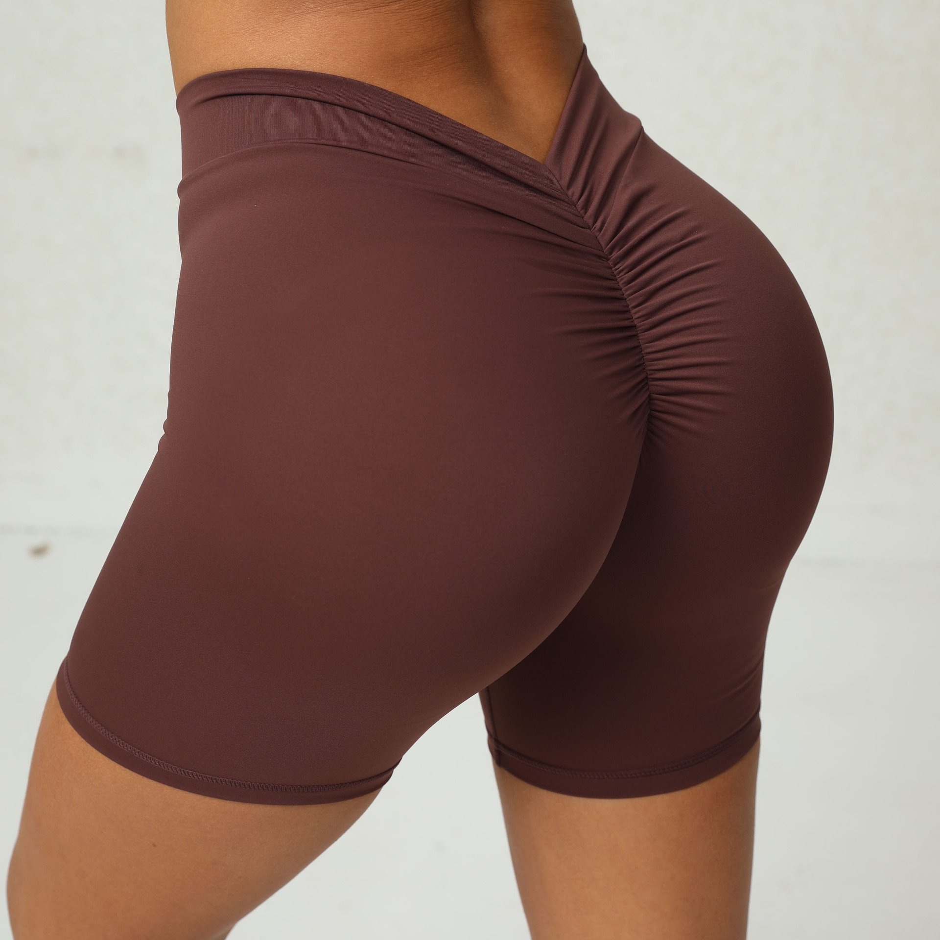 Title 10, Yoga shorts met hoge taille en diepe V-hals, an...