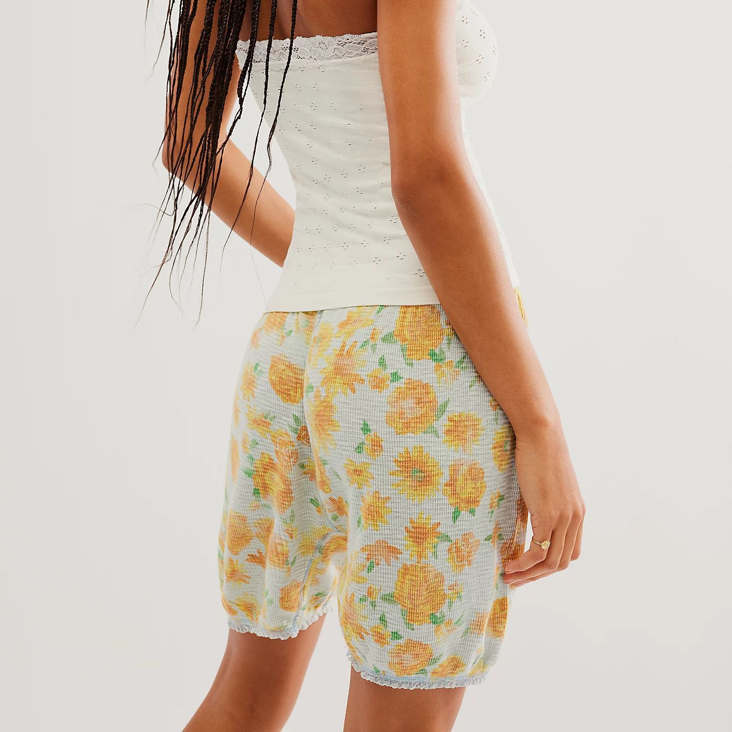 Title 2, Shorts femininos com estampas de frutas e flore...