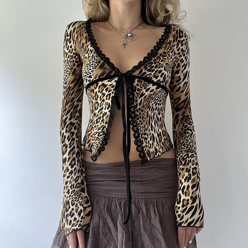 Title 5, Top com estampa de leopardo, costura de renda, ...