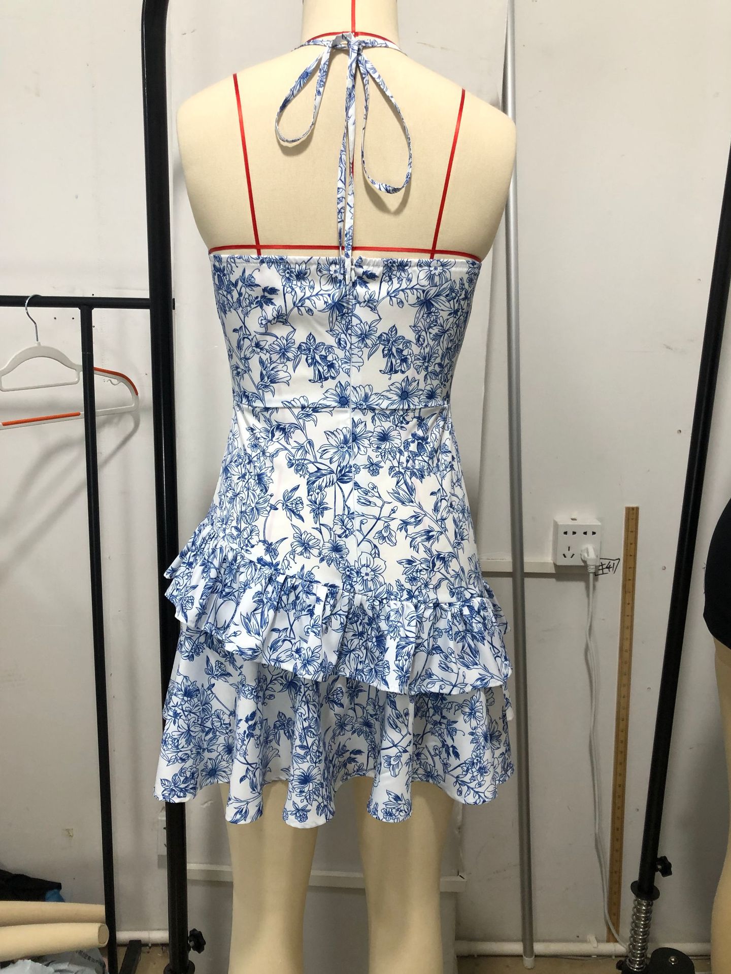 Title 2, Vestido Volante Floral Halter Con Cordones Reco...