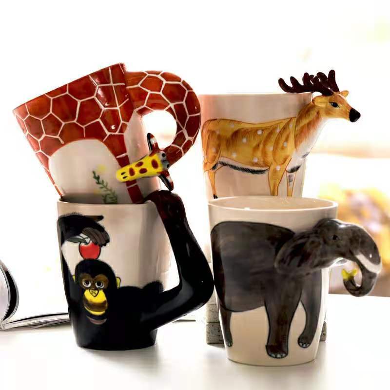 Title 1, Taza de cerámica con animales 3D dibujados a ma...