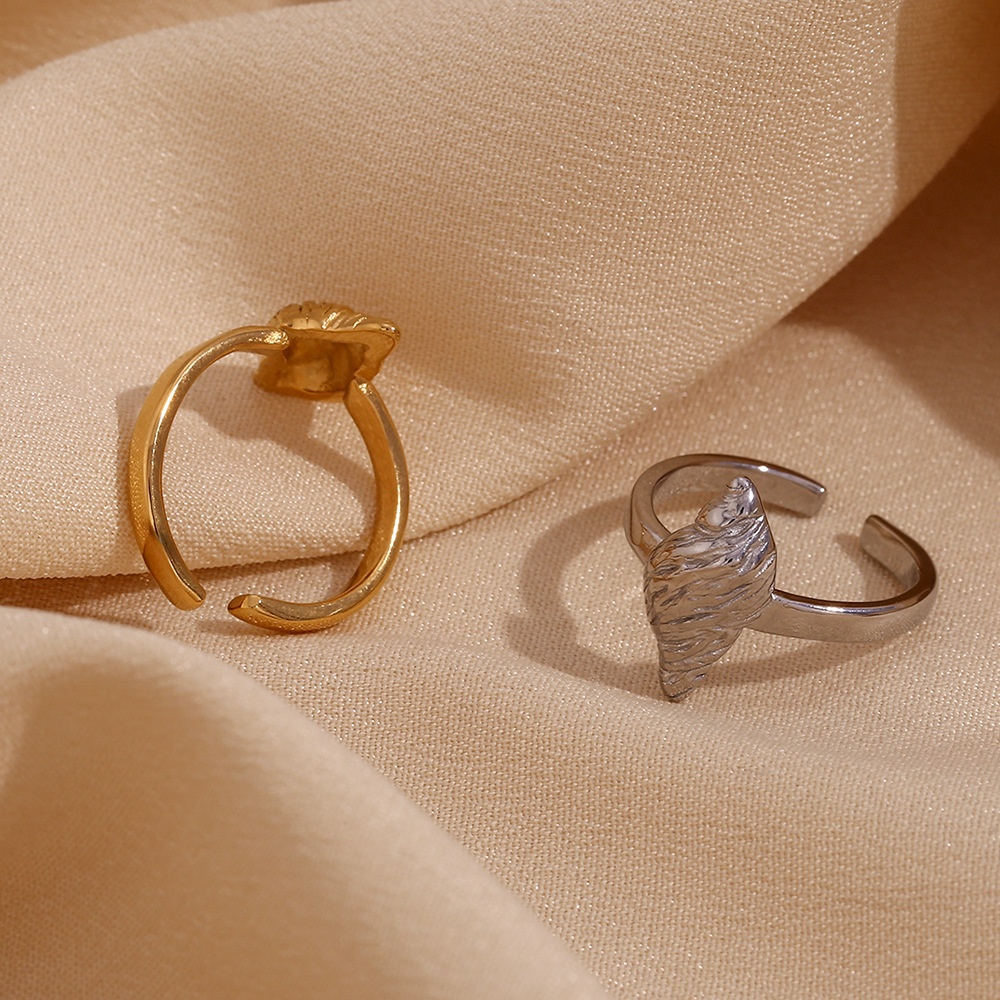 Title 1, Elegant gold ring