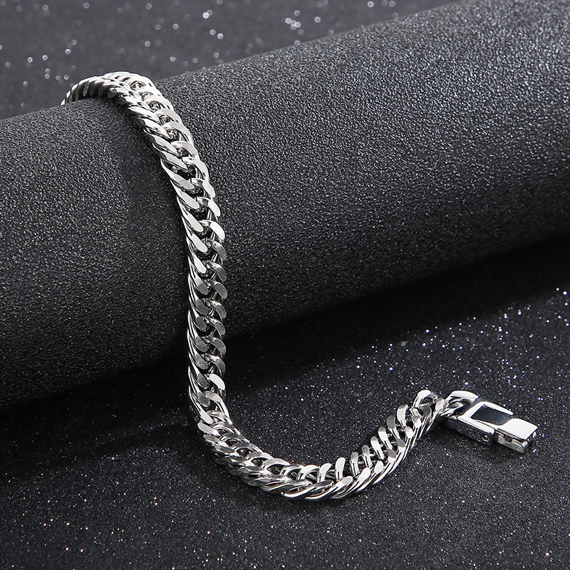 Title 8, Titanium stalen armband met Cuban link ketting ...