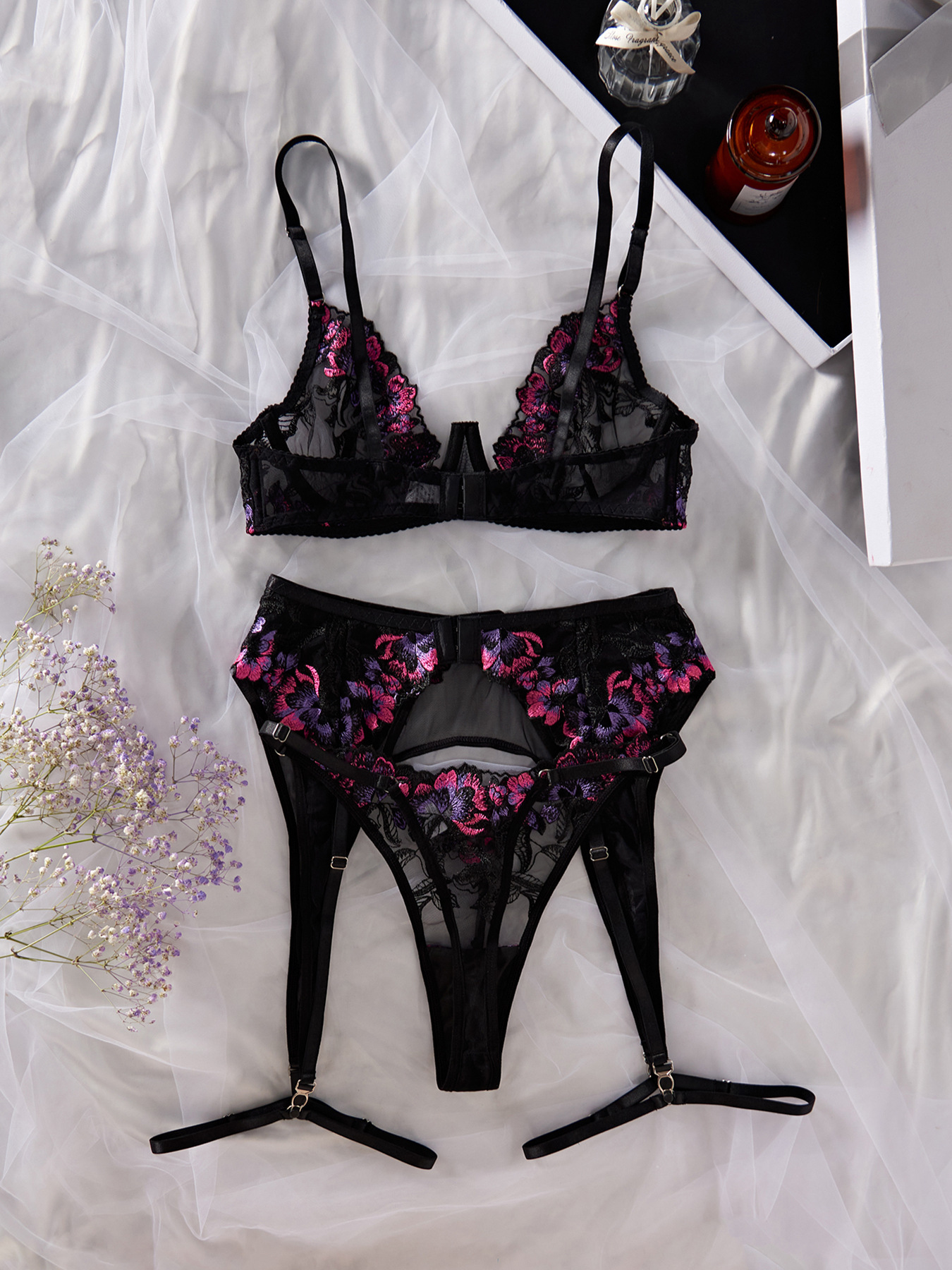 Title 6, Embroidered Mesh Joint Underwear Four-piece Set