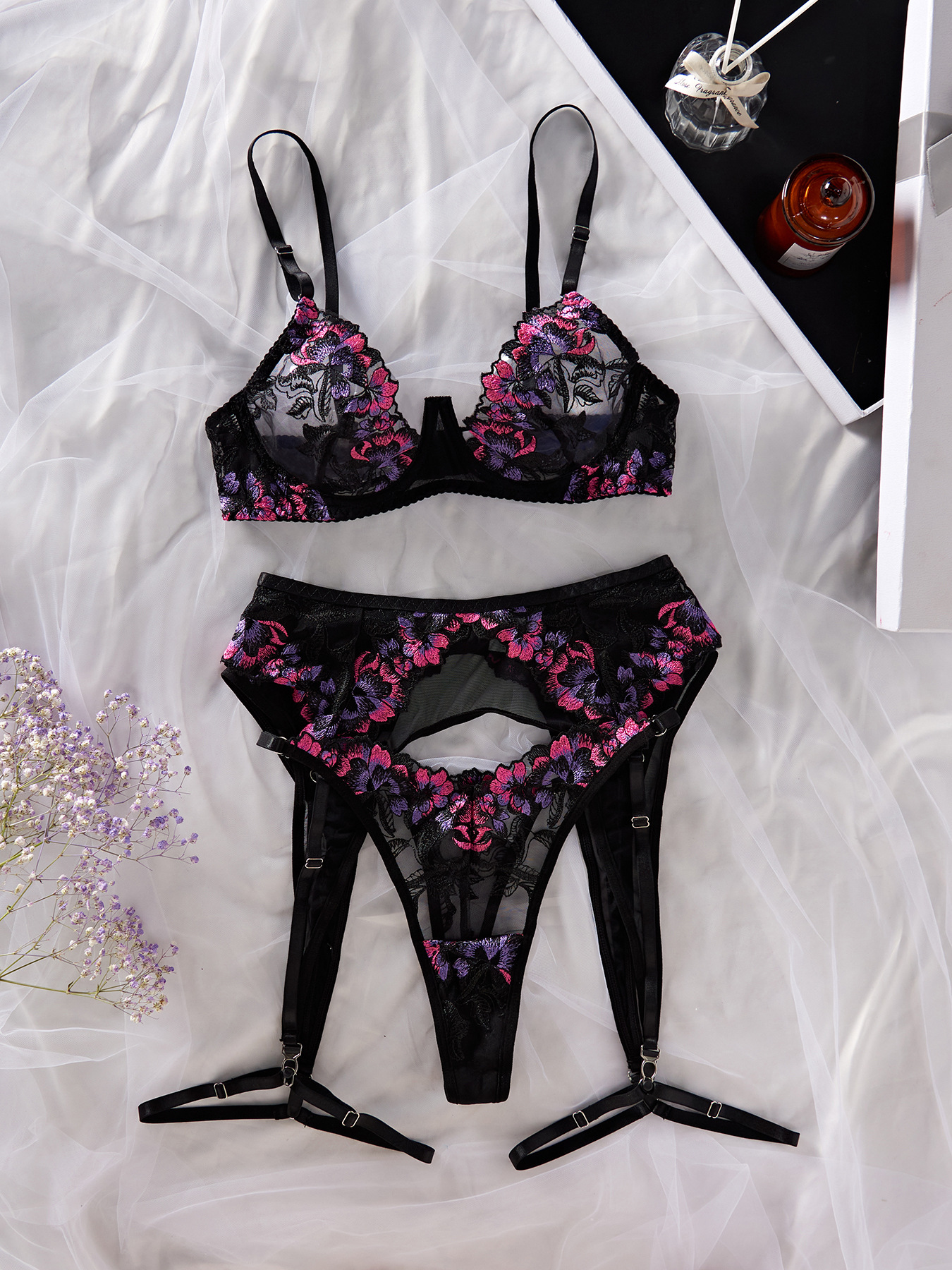 Title 8, Embroidered Mesh Joint Underwear Four-piece Set