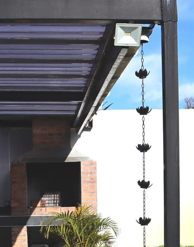 Cadena de lluvia en terraza exterior