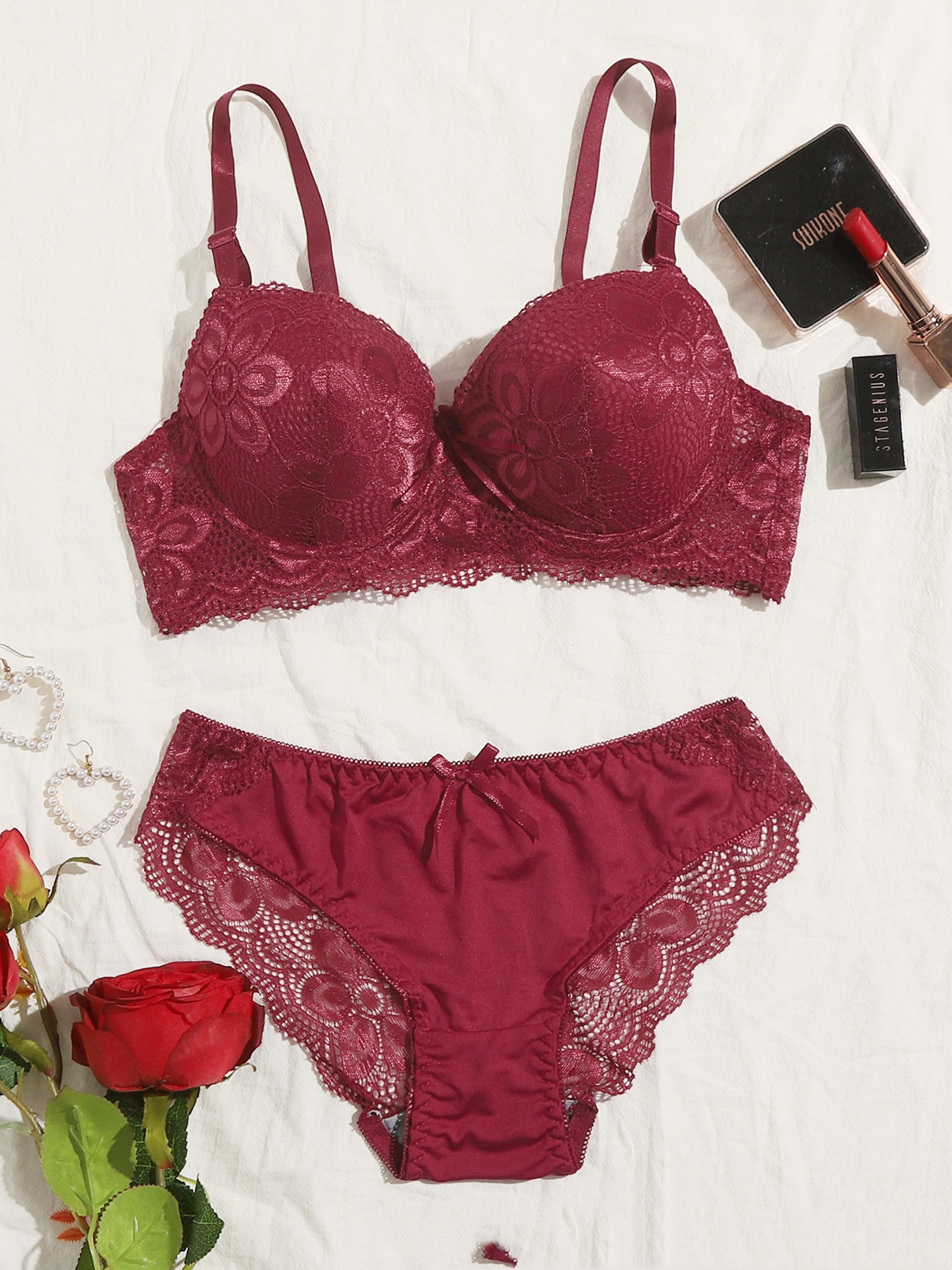 Title 7, Completo intimo in pizzo con reggiseno push-up ...