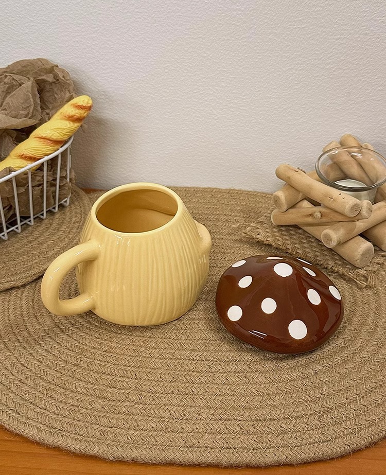 Title 11, Cute Hug Mushroom Ceramic Water Cup With Lid