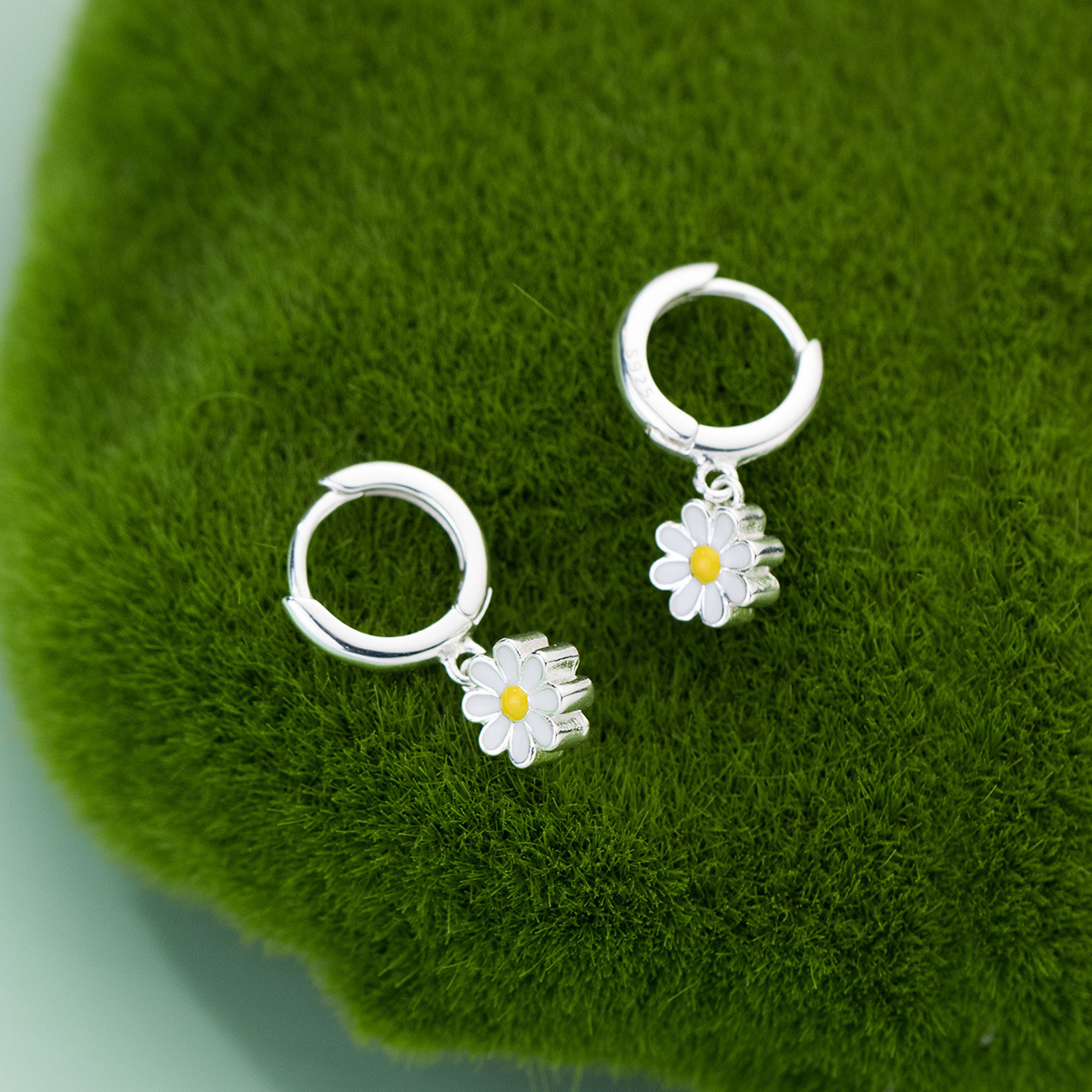 Title 1, Cute Little Flower Earrings