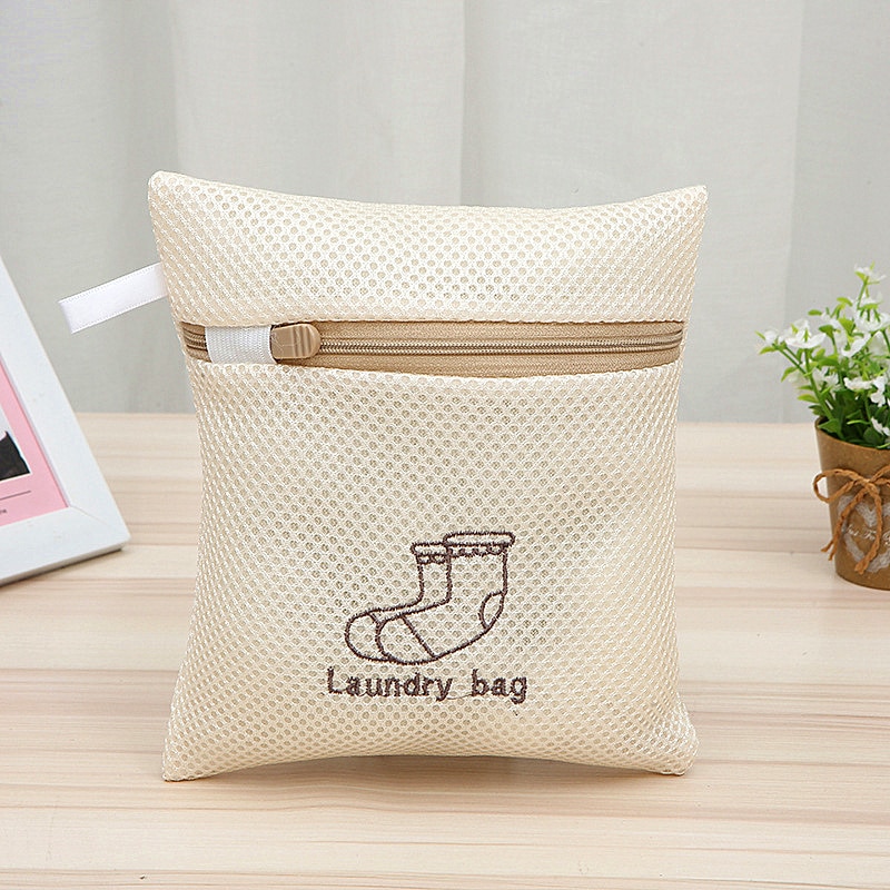 Title 14, Laundry bags for washing bras and lingerie. Pro...