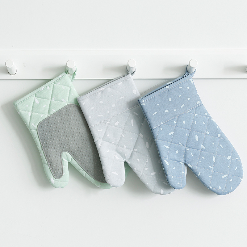 Title 2, Home fabric microwave oven gloves