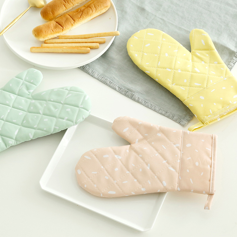 Title 3, Home fabric microwave oven gloves