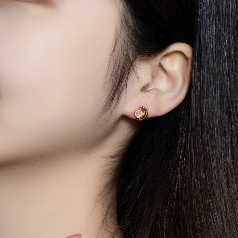 Title 2, Curved Moon Female Fashion Personality Ear Stud