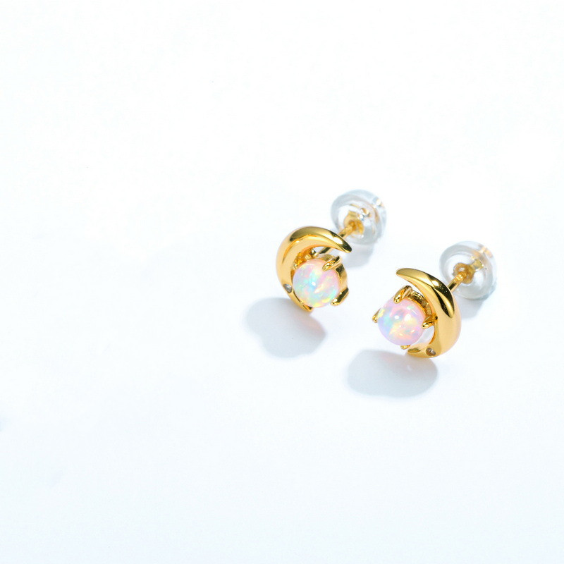 Title 3, Curved Moon Female Fashion Personality Ear Stud