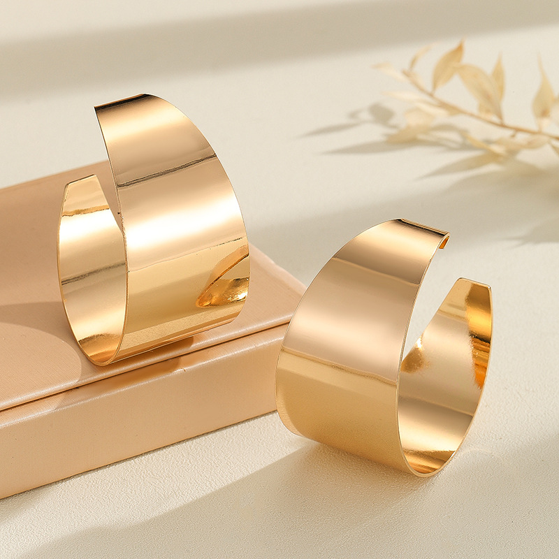 Title 4, Simple High-grade Golden Glossy C- Shaped Earrings