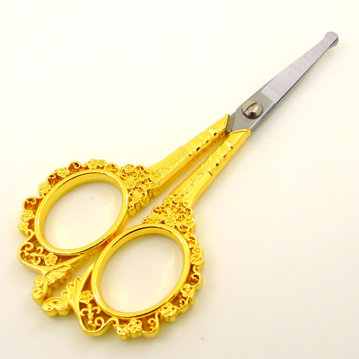 Title 6, Plum Blossom Hollow Court Plum Vintage Scissors